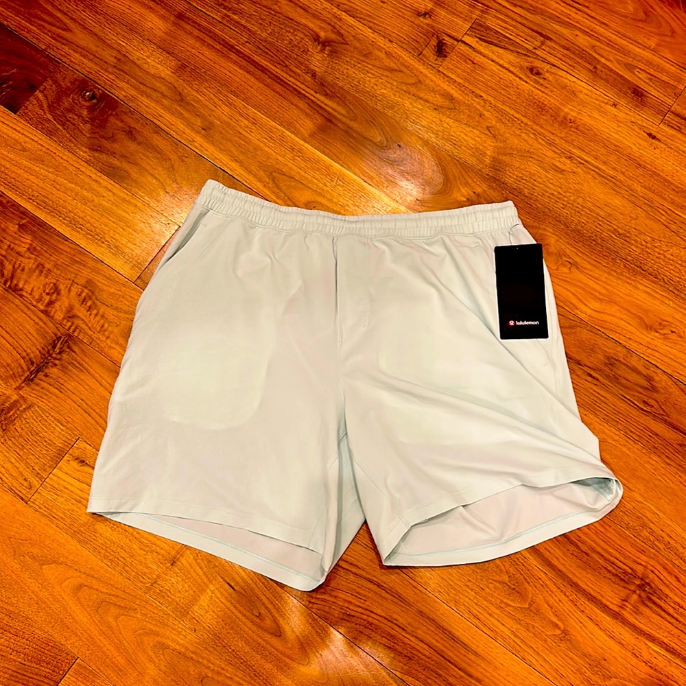 XXL Lululemon pace breaker short. NWT